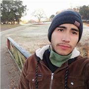 Profesor de cocina imparte clases a adolescentes y adultos